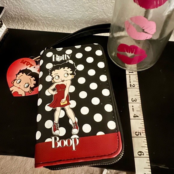 “Betty Boop “ NEW: Large Wallet - Picture 4 of 13